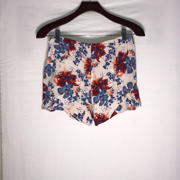 floral ruffle shorts - Picture 2 of 2